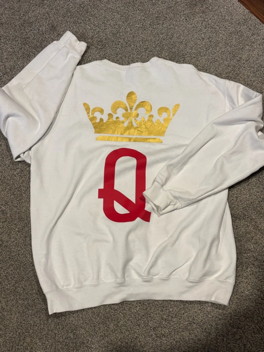 Gildan White Crewneck Sweatshirt with Red 'Q' and Heart Graphic - Picture 2 of 2